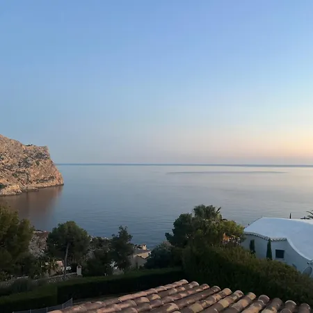 With Amazing Sea Views *