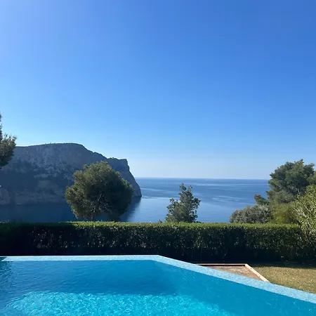 Villa With Amazing Sea Views *