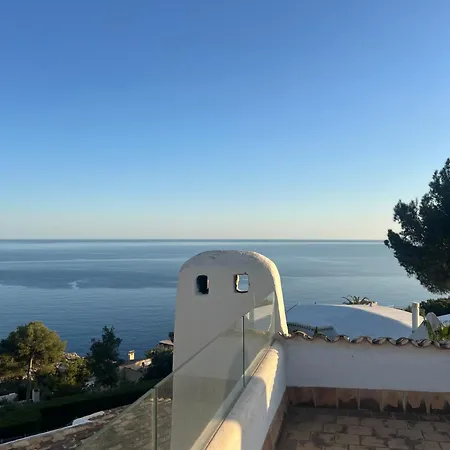With Amazing Sea Views *